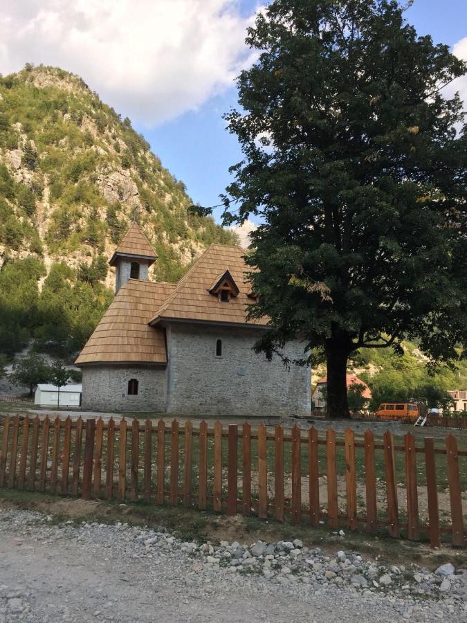 Bujtina Pllumi Theth Bed & Breakfast Exterior foto