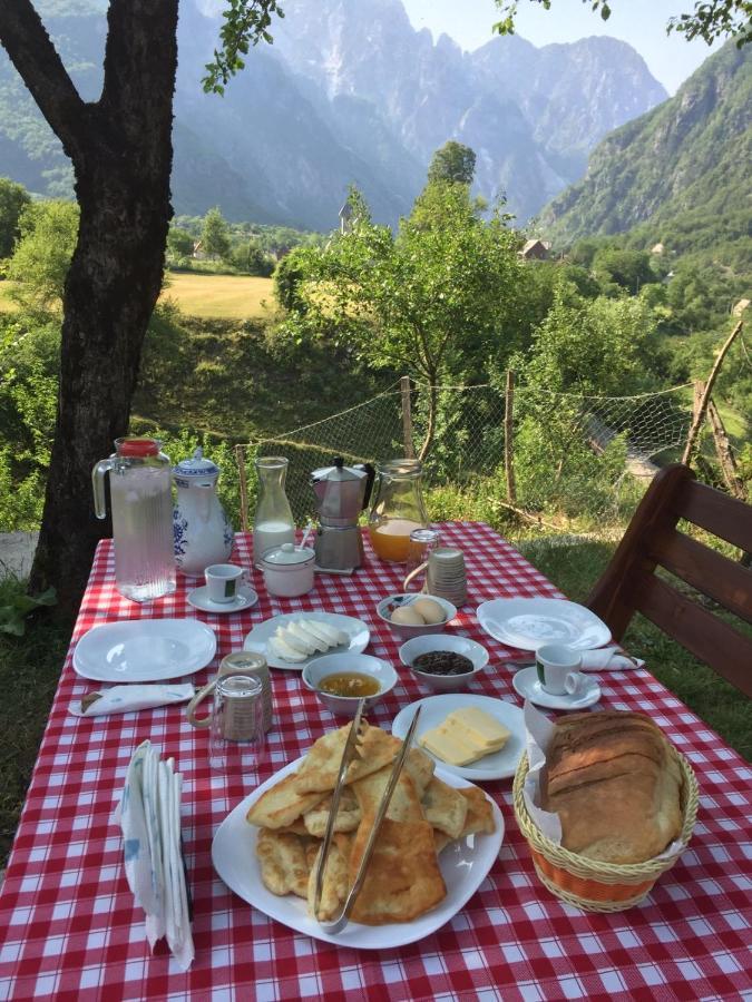 Bujtina Pllumi Theth Bed & Breakfast Exterior foto