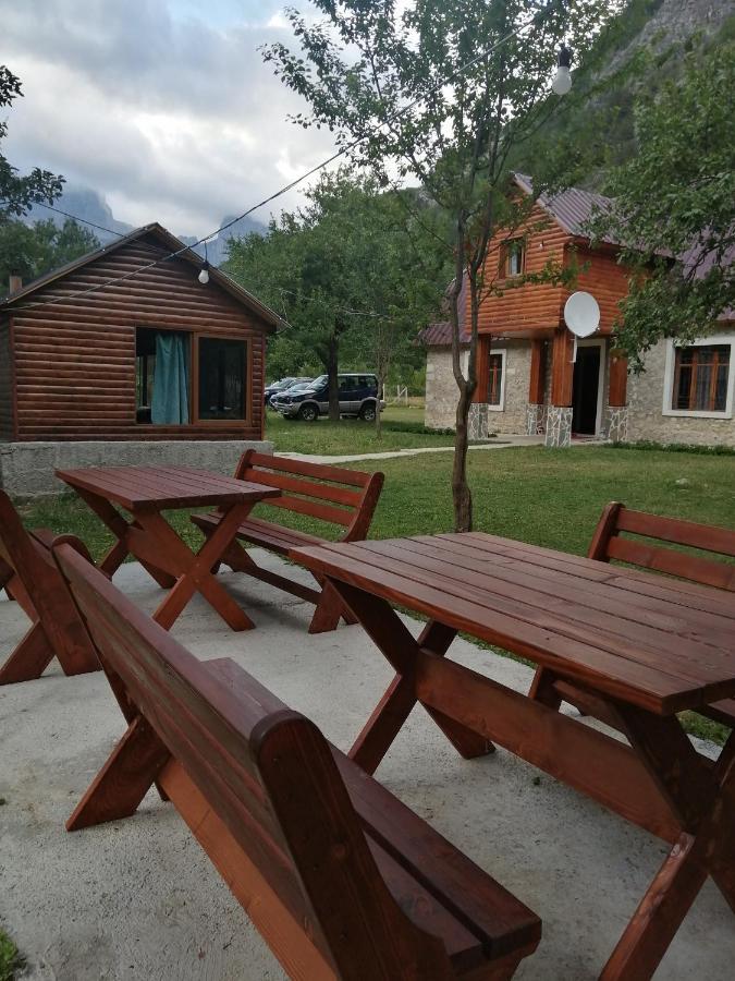 Bujtina Pllumi Theth Bed & Breakfast Exterior foto