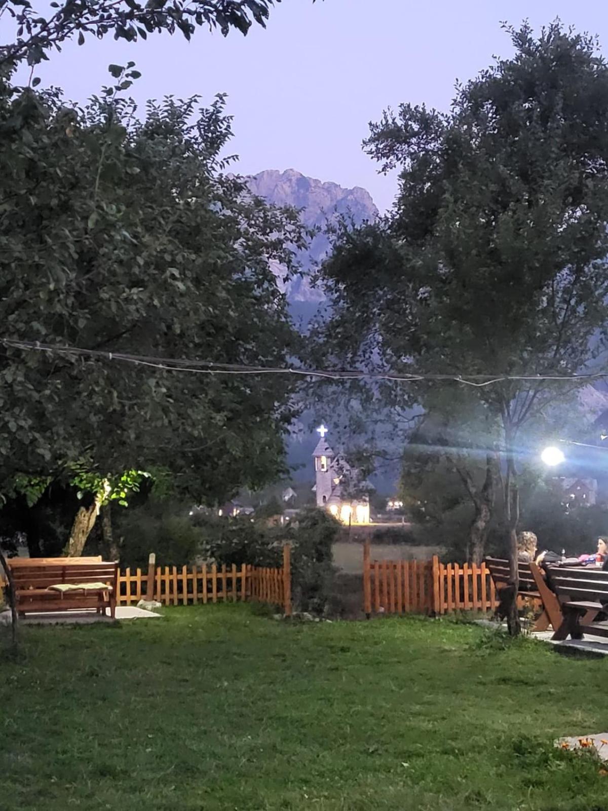 Bujtina Pllumi Theth Bed & Breakfast Exterior foto