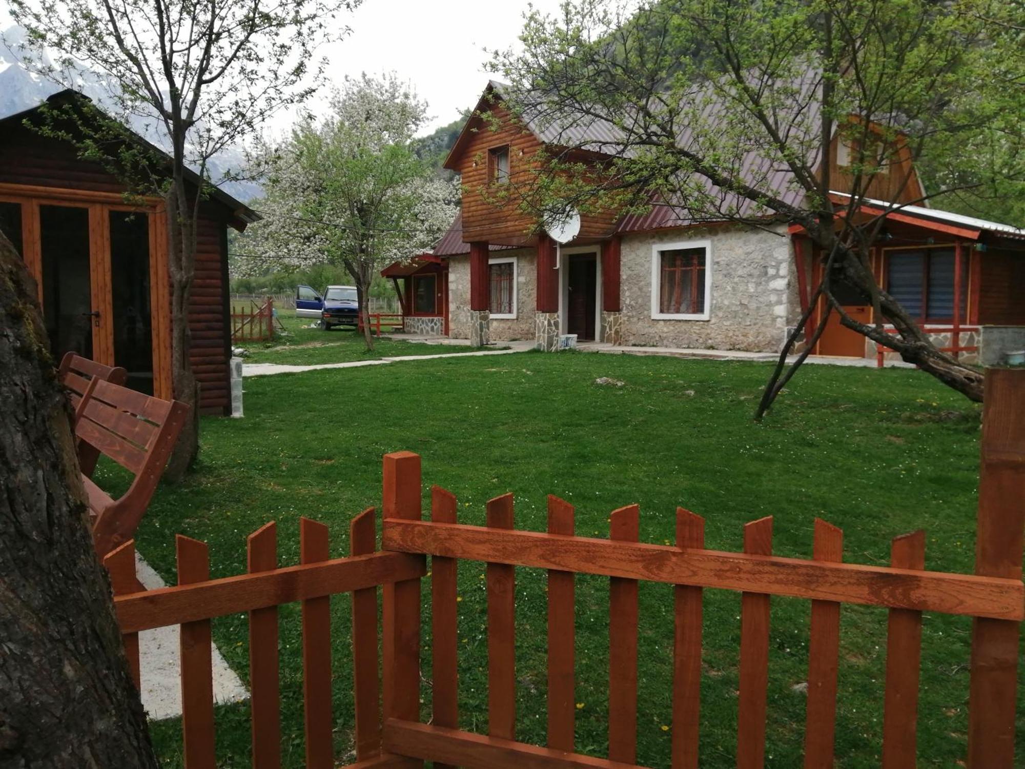 Bujtina Pllumi Theth Bed & Breakfast Exterior foto