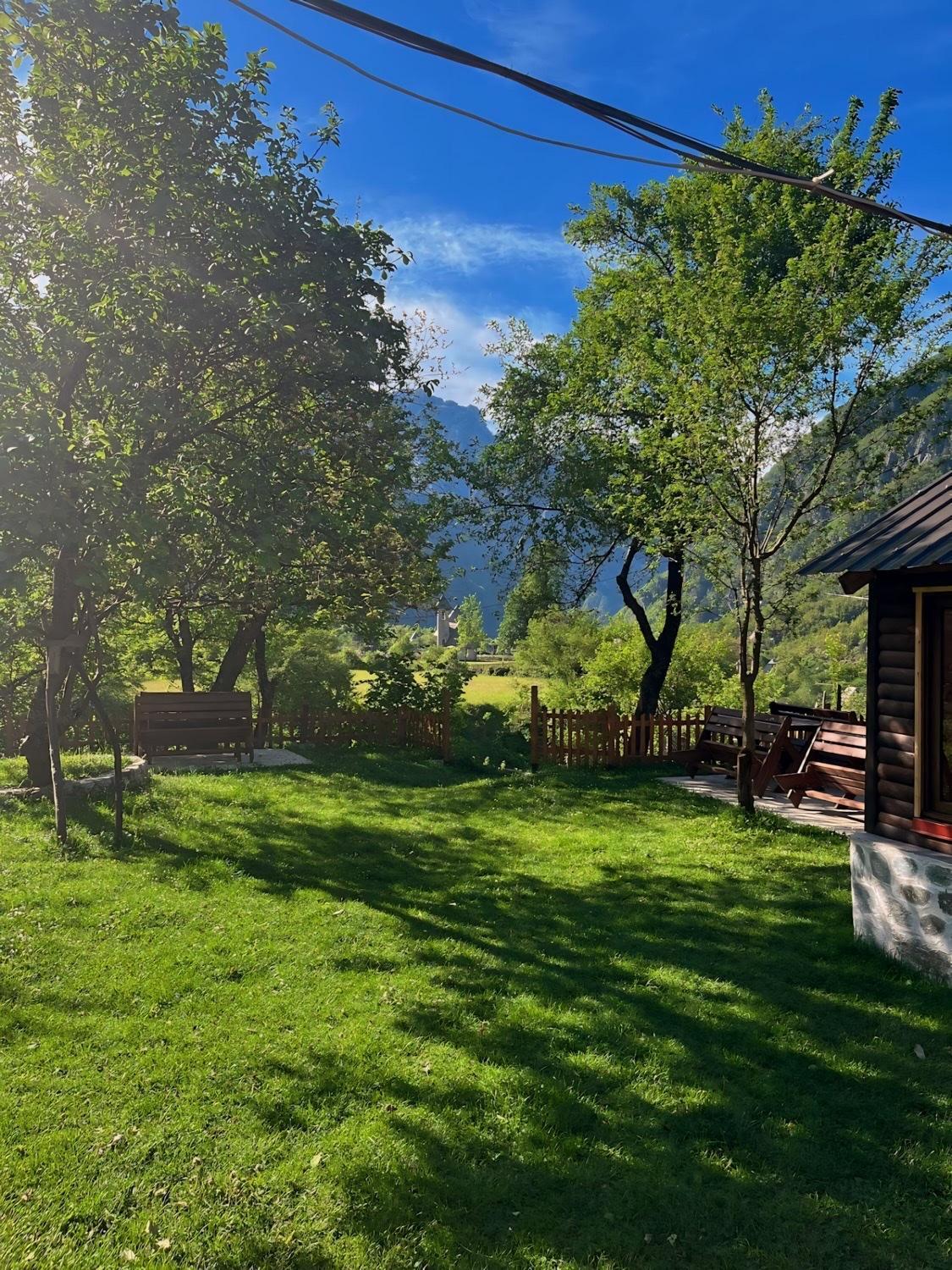 Bujtina Pllumi Theth Bed & Breakfast Exterior foto