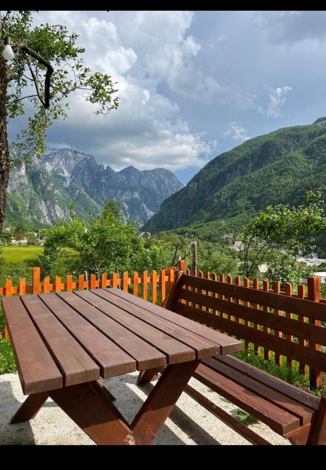 Bujtina Pllumi Theth Bed & Breakfast Exterior foto