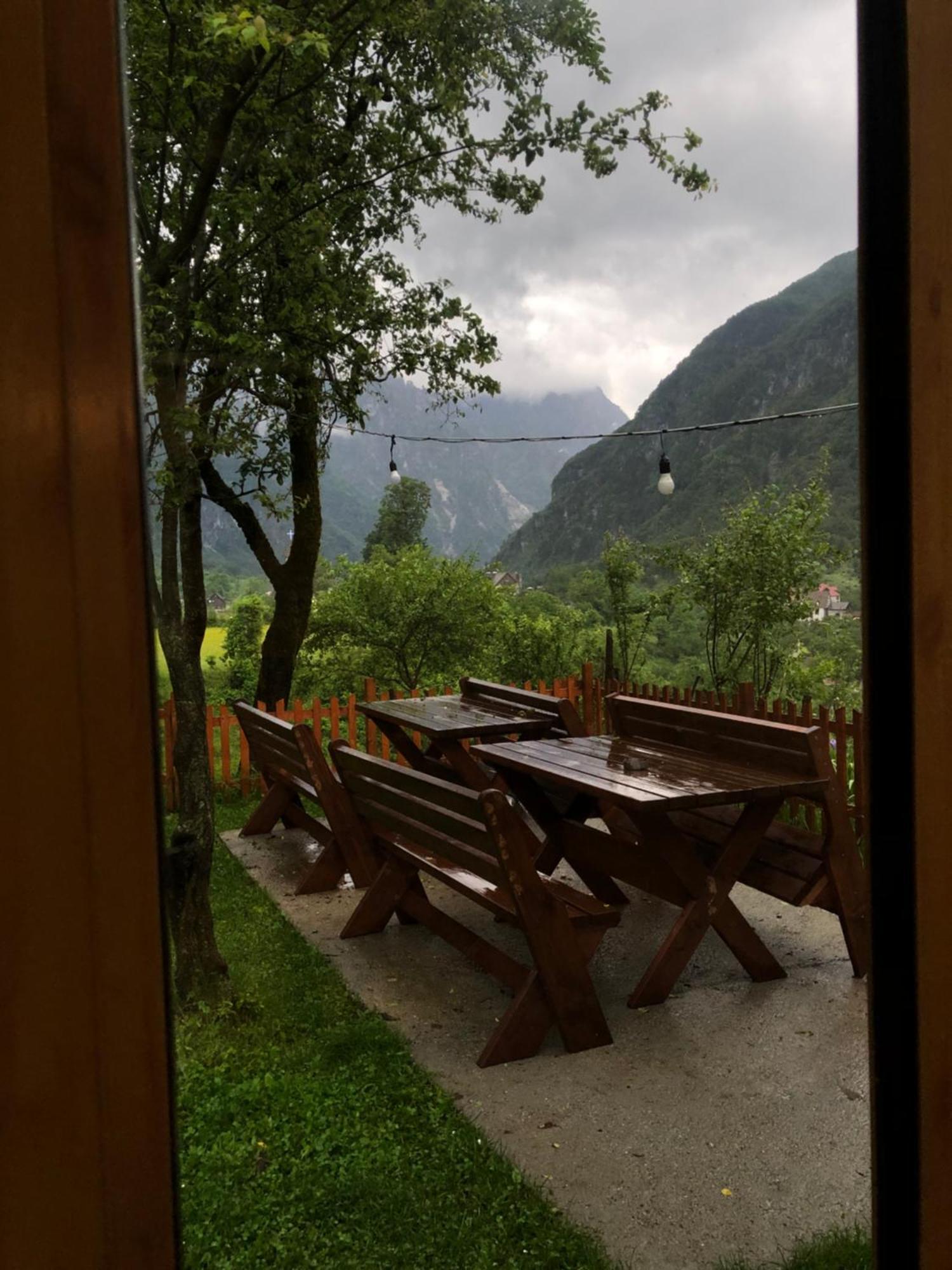 Bujtina Pllumi Theth Bed & Breakfast Exterior foto