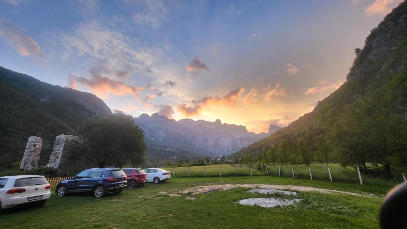 Bujtina Pllumi Theth Bed & Breakfast Exterior foto