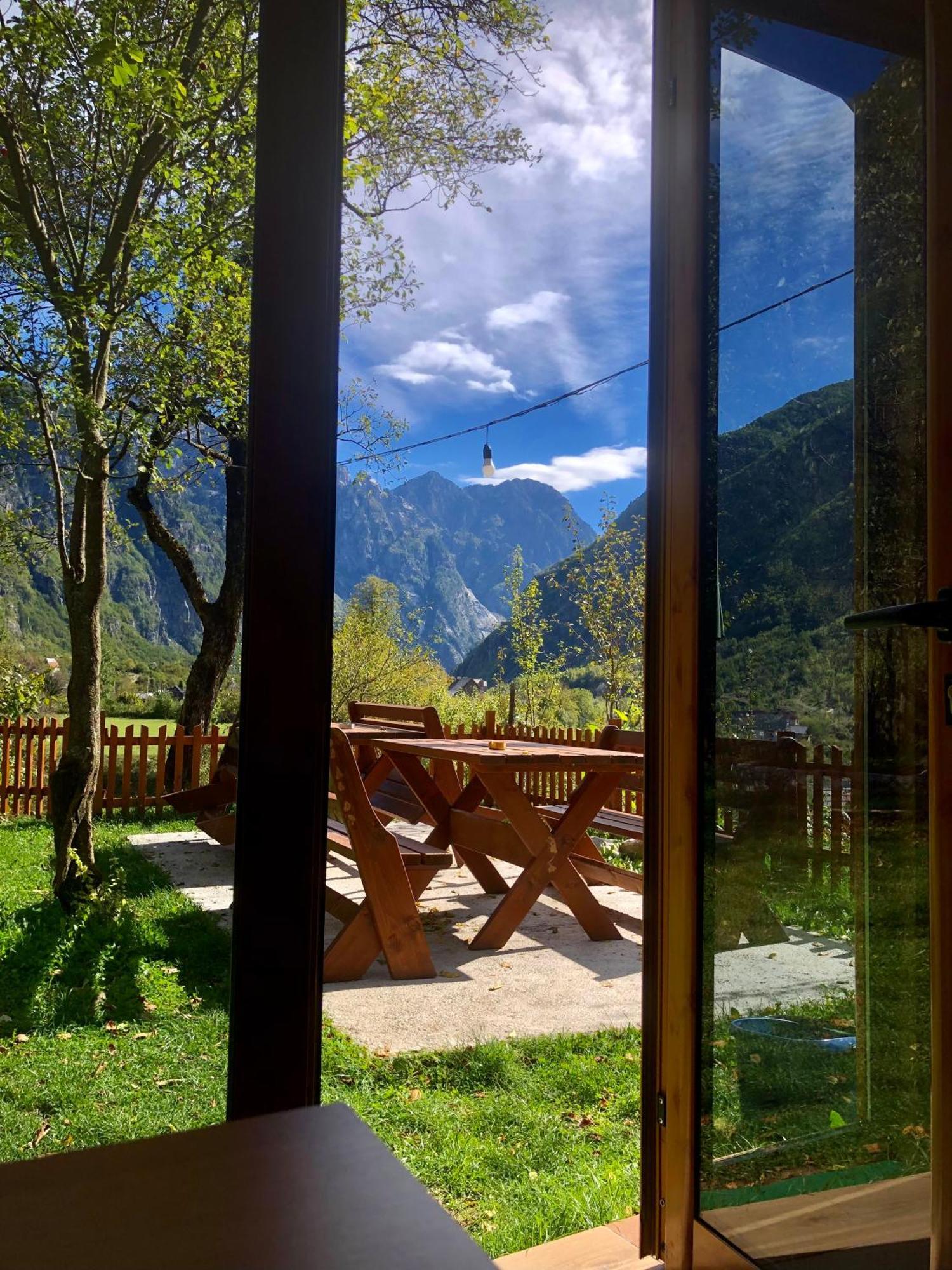 Bujtina Pllumi Theth Bed & Breakfast Exterior foto