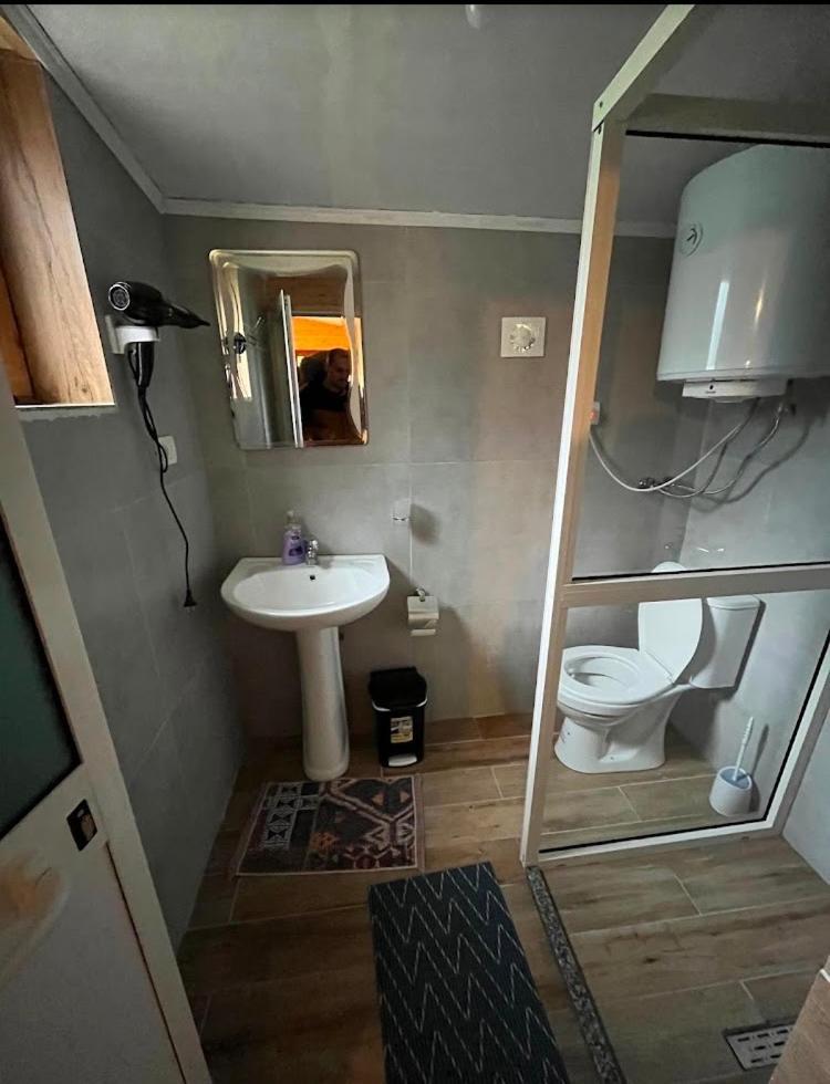 Bujtina Pllumi Theth Bed & Breakfast Exterior foto