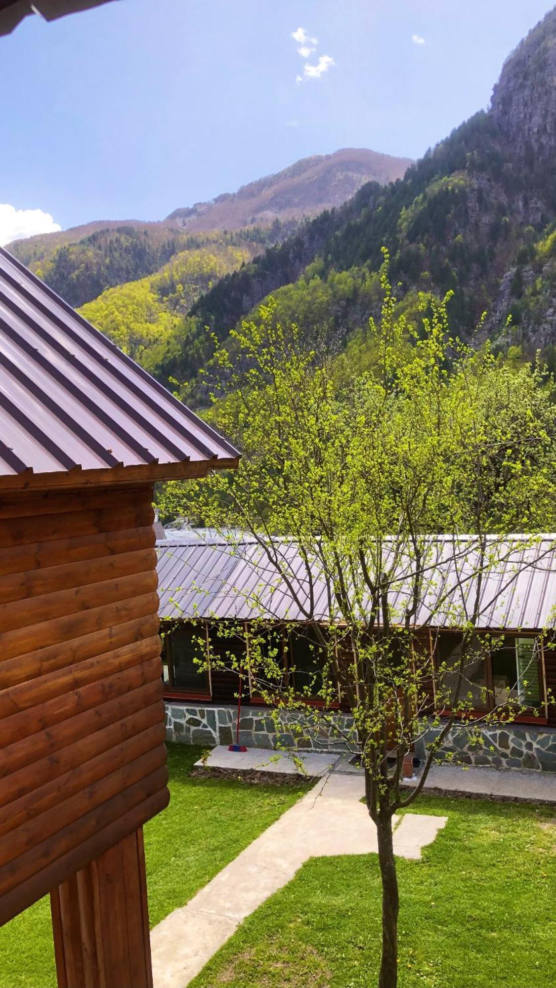 Bujtina Pllumi Theth Bed & Breakfast Exterior foto