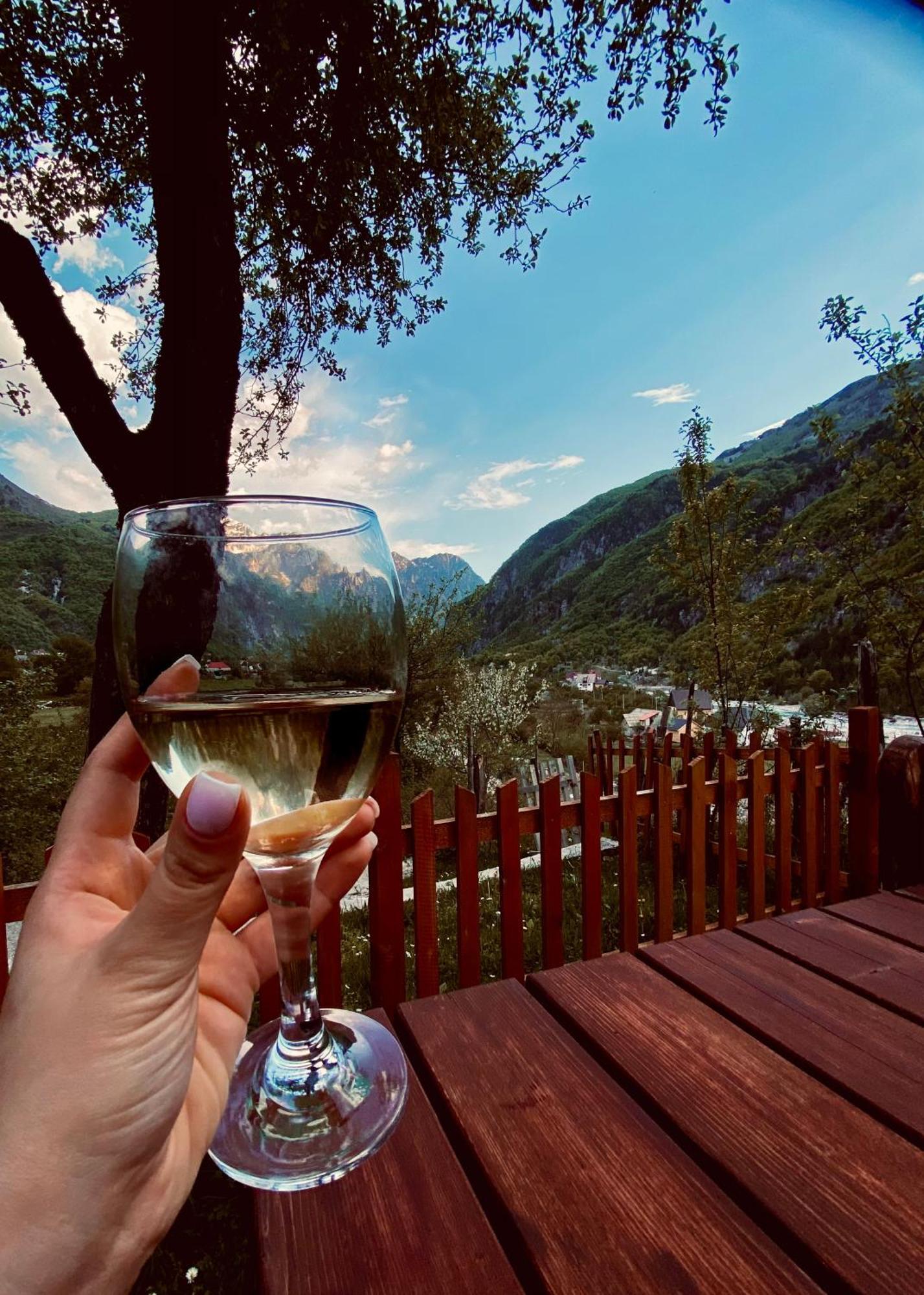 Bujtina Pllumi Theth Bed & Breakfast Exterior foto