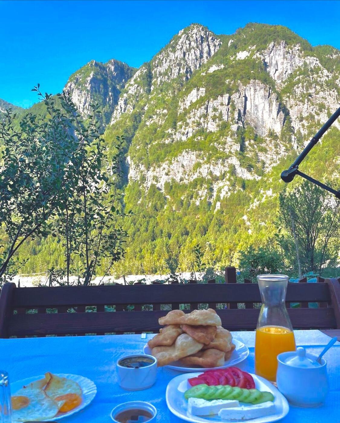 Bujtina Pllumi Theth Bed & Breakfast Exterior foto